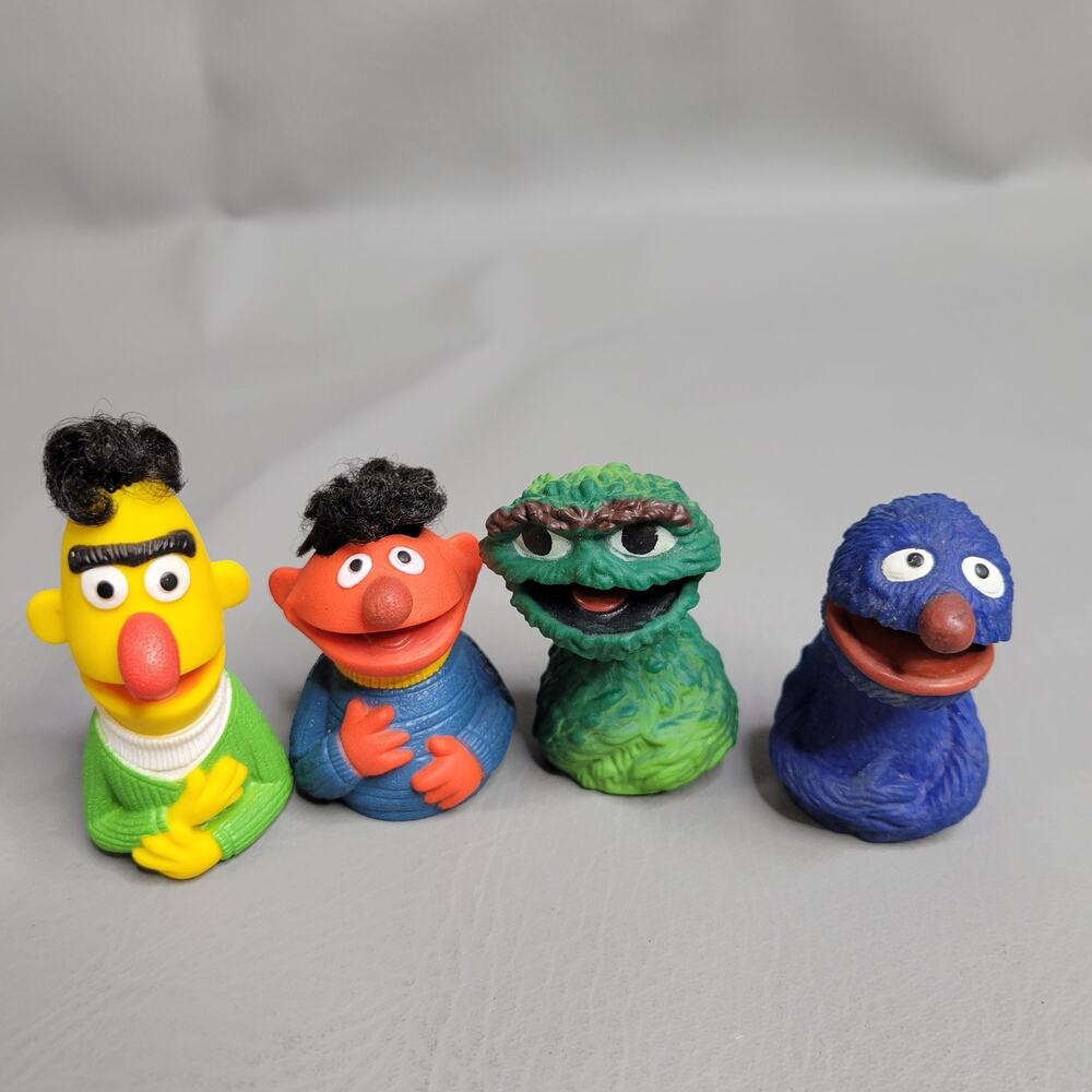 4 ORIGINAL MUPPETS Inc BERT ERNIE GROVER OSCAR SESAME STREET FINGER PUPPETS